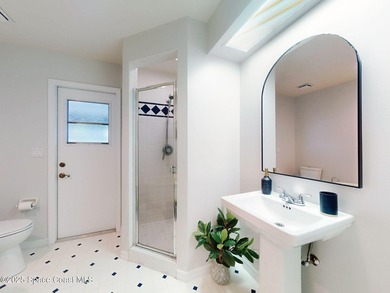Welcome to your dream home! This stunning 4-bed, 3.5-bath, brick - photo 36