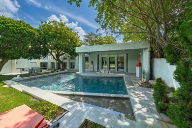 Rare opportunity on Palm Beach Island's coveted north end. Set - photo 1
