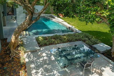 Rare opportunity on Palm Beach Island's coveted north end. Set - photo 2