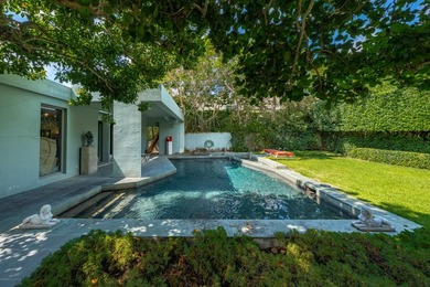 Rare opportunity on Palm Beach Island's coveted north end. Set - photo 4