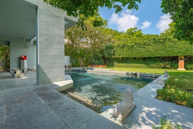 Rare opportunity on Palm Beach Island's coveted north end. Set - photo 6