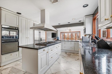 Set on just shy of a one-acre parcel, backing directly onto Lake - photo 13