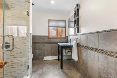 Set on just shy of a one-acre parcel, backing directly onto Lake - photo 17