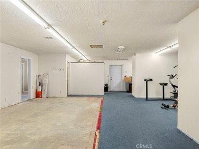 PRIME 3,200 sq ft commercial property on a full acre, offering - photo 20