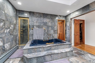 Set on just shy of a one-acre parcel, backing directly onto Lake - photo 21