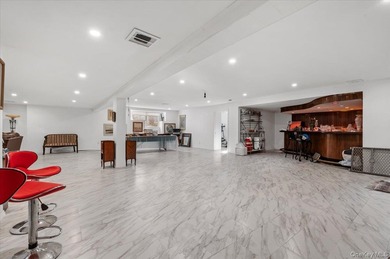 Set on just shy of a one-acre parcel, backing directly onto Lake - photo 30
