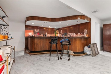 Set on just shy of a one-acre parcel, backing directly onto Lake - photo 31