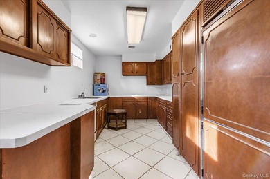 Set on just shy of a one-acre parcel, backing directly onto Lake - photo 32