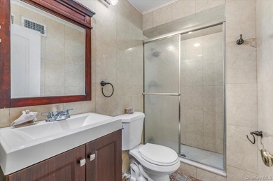 Set on just shy of a one-acre parcel, backing directly onto Lake - photo 33