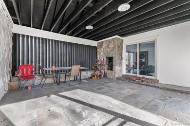 Set on just shy of a one-acre parcel, backing directly onto Lake - photo 34