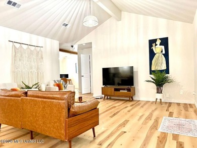 Welcome to this beautifully updated and fully furnished - photo 2