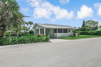 Welcome to 1201 N Palmway - a turnkey gem in one of Lake Worth - photo 6