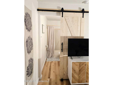 Welcome to this beautifully updated and fully furnished - photo 8
