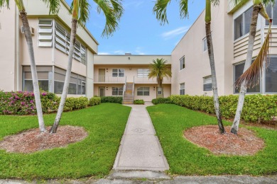 Lake Condo For Sale in Delray Beach, Florida