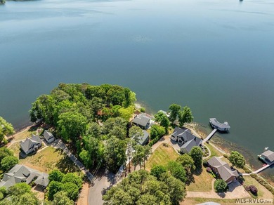 Exceptional Waterfront opportunity in the exclusive Four Seasons - photo 4