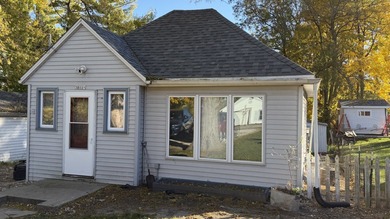 Browns Lake Home For Sale in Burlington Wisconsin