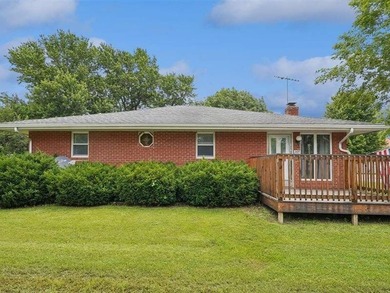 Welcome home to this charming and well-maintained brick ranch - photo 2
