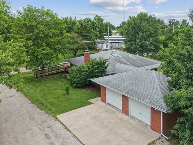 Welcome home to this charming and well-maintained brick ranch - photo 8