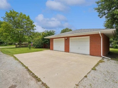 Welcome home to this charming and well-maintained brick ranch - photo 9