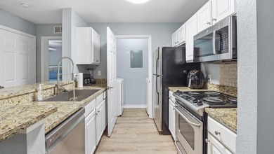 SHORT TERM RENTALS ALLOWED. Don't miss out on this freshly - photo 16