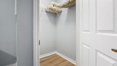 SHORT TERM RENTALS ALLOWED. Don't miss out on this freshly - photo 31
