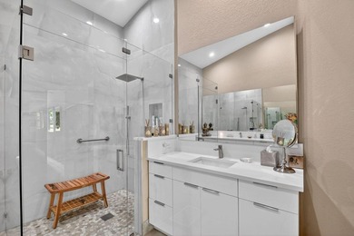 Get ready for Extraordinary! This Decorator/Designer Renovated - photo 33