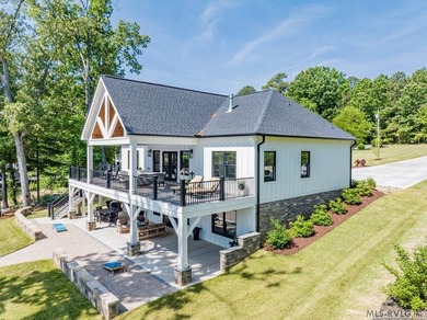 Luxury Lakefront Custom Home with dual living spaces Beautiful - photo 6
