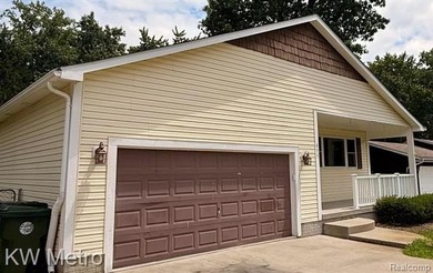 Welcome to this beautifully maintained ranch offering over 3,100 - photo 3