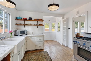Enjoy dramatic sunsets from this special Berkeley Hills home - photo 9