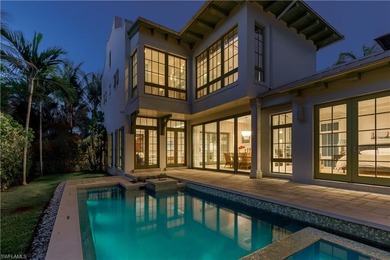 Accented with the color of morning-lit palms, this 2016 West - photo 44