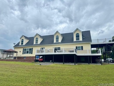 Own a beautiful LAKE House on 4.25 Acres with a gentle slope to - photo 2