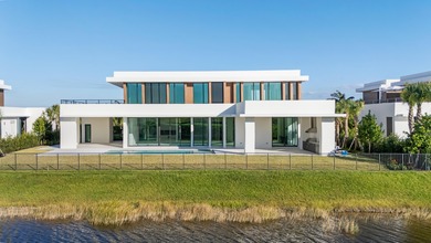 Lake Home For Sale in Palm Beach Gardens, Florida