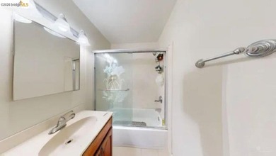 Six-Unit East Oakland Value-Add at a 7% Cap. 2529 E 27th St - photo 6