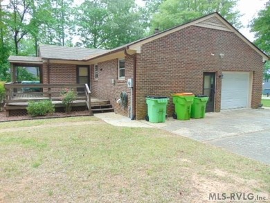 Wonderful brick ranch with a water view located in a nice - photo 2