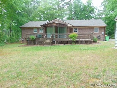 Wonderful brick ranch with a water view located in a nice - photo 3