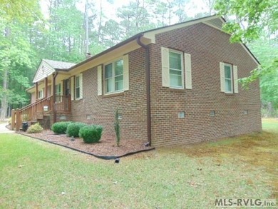 Wonderful brick ranch with a water view located in a nice - photo 4