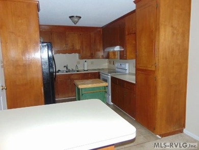 Wonderful brick ranch with a water view located in a nice - photo 6