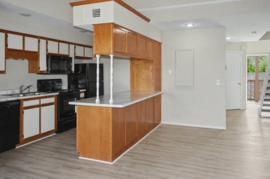Don't miss out on this beautiful condo with a 2 car garage and a - photo 11
