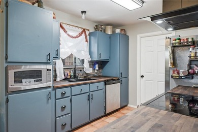 *PRICE REDUCTION!* Welcome to this beautifully renovated - photo 13