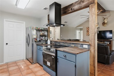 *PRICE REDUCTION!* Welcome to this beautifully renovated - photo 14