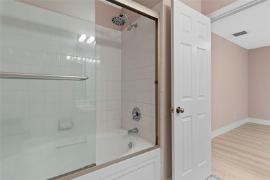 Lovely 3 bedroom, 2.5 bathroom townhome located in the 24 hour - photo 14