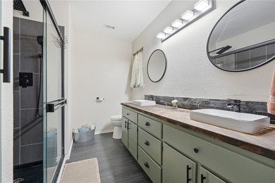 *PRICE REDUCTION!* Welcome to this beautifully renovated - photo 18