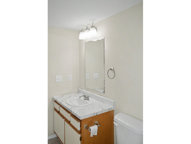 Don't miss out on this beautiful condo with a 2 car garage and a - photo 20