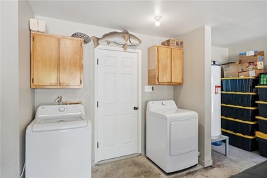 *PRICE REDUCTION!* Welcome to this beautifully renovated - photo 24