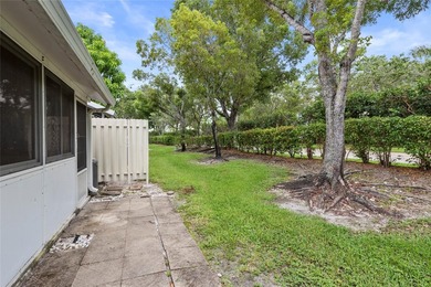 Lovely 3 bedroom, 2.5 bathroom townhome located in the 24 hour - photo 25