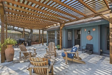 *PRICE REDUCTION!* Welcome to this beautifully renovated - photo 26