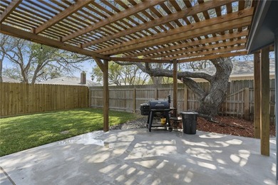 *PRICE REDUCTION!* Welcome to this beautifully renovated - photo 27