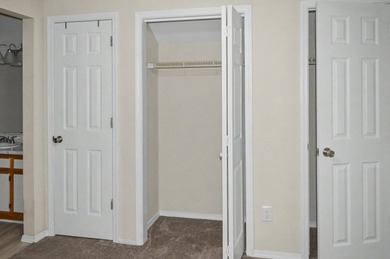 Don't miss out on this beautiful condo with a 2 car garage and a - photo 27