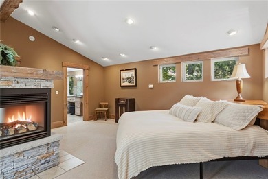 Remarkable Beaver Lake living in this custom built lake home - photo 28
