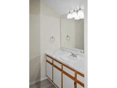 Don't miss out on this beautiful condo with a 2 car garage and a - photo 31